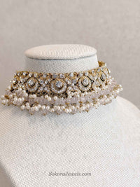 Simmi Choker