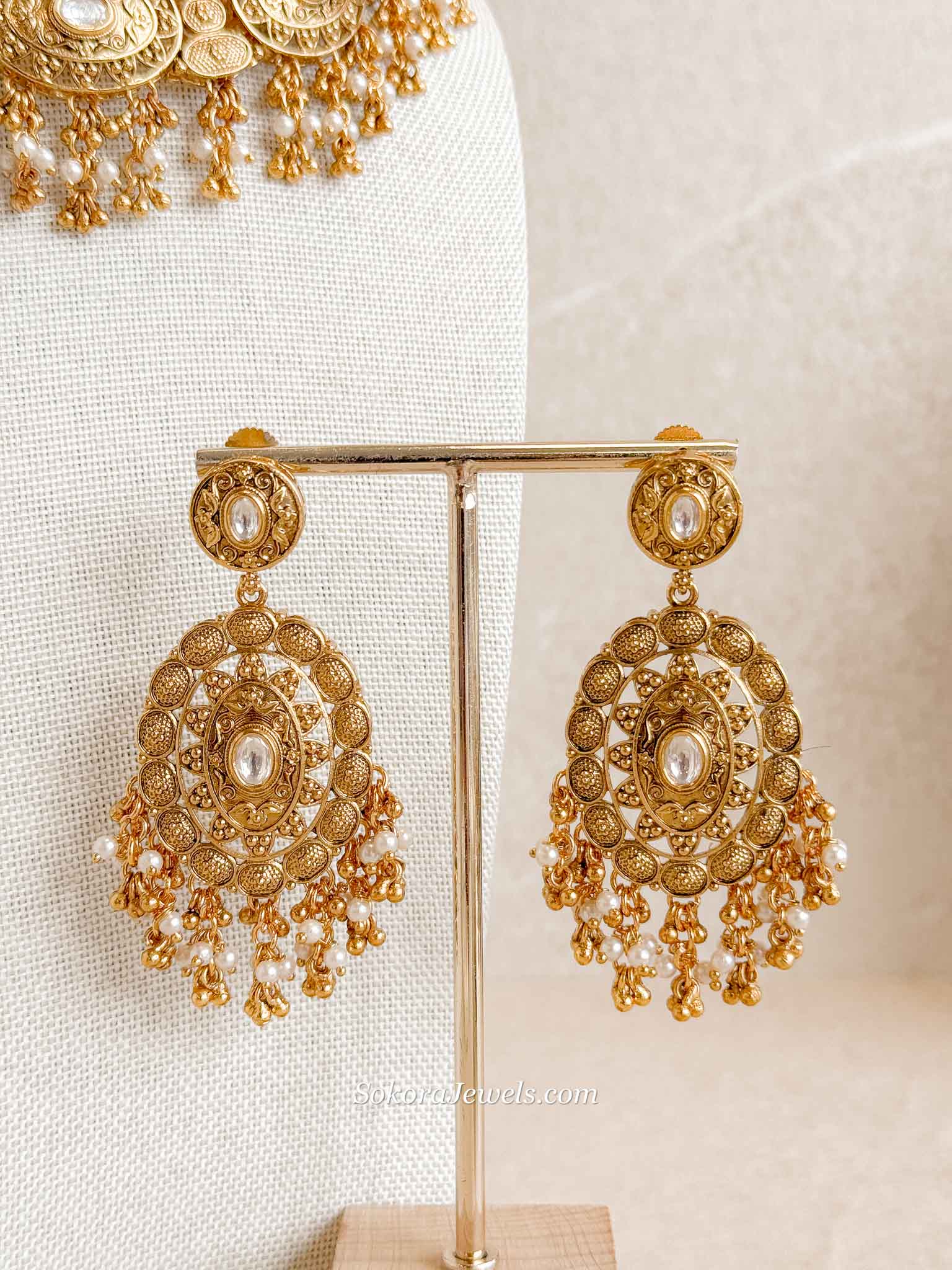 Flat Gold Bead and Kundan Necklace Set