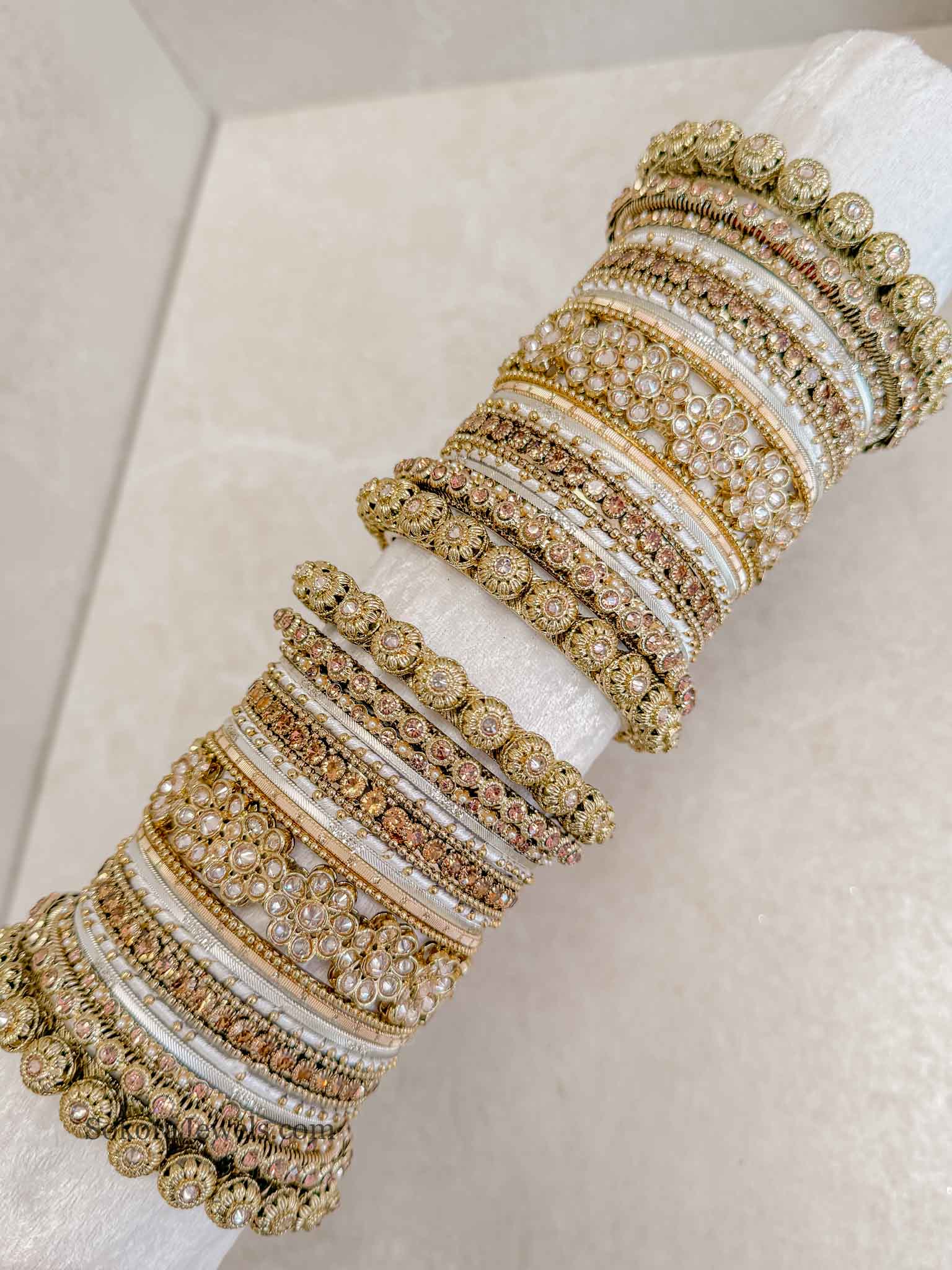 Jodhaa Luxury Bangle stack -Golden