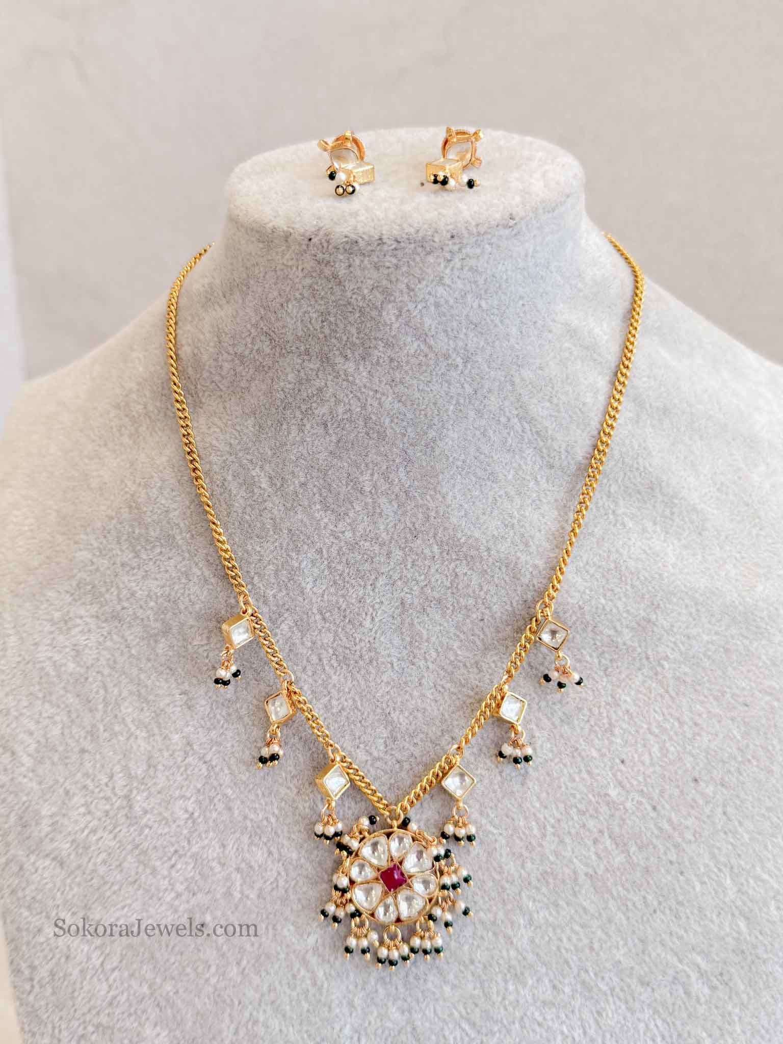 Dainty Kundan Necklace Chain Set