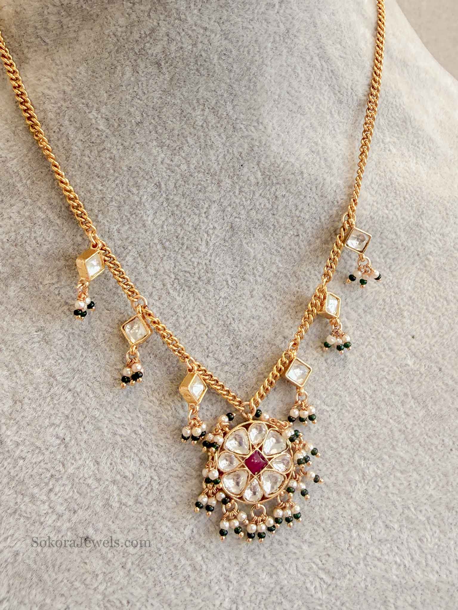 Dainty Kundan Necklace Chain Set