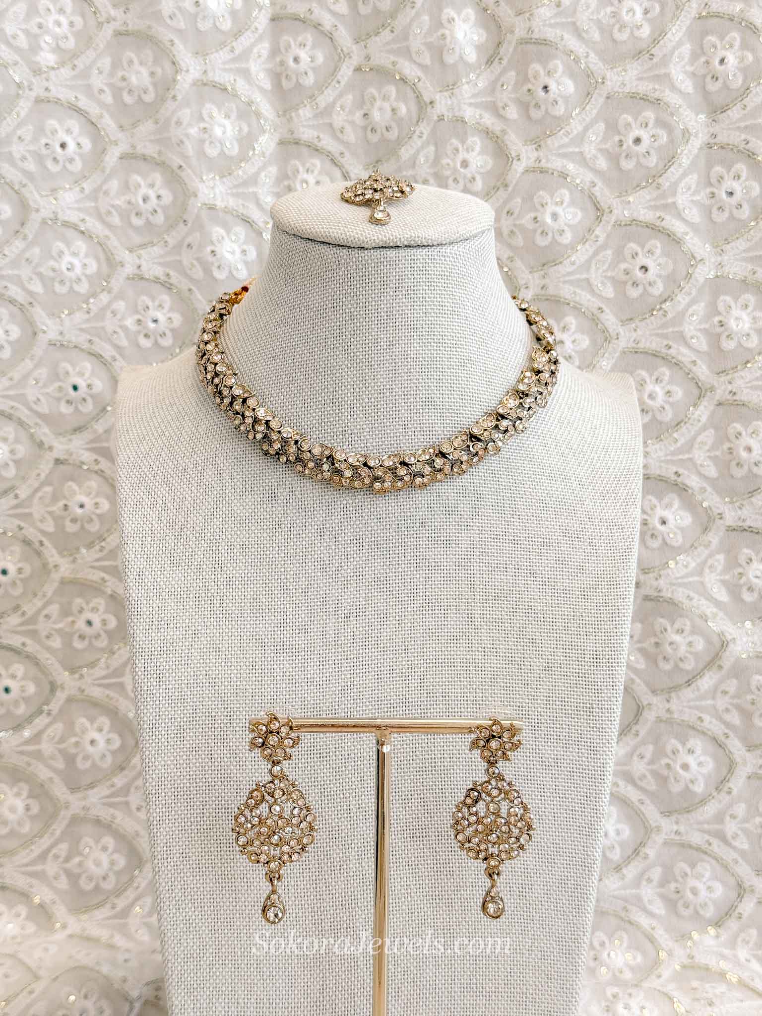 Katie Small Golden Necklace Set