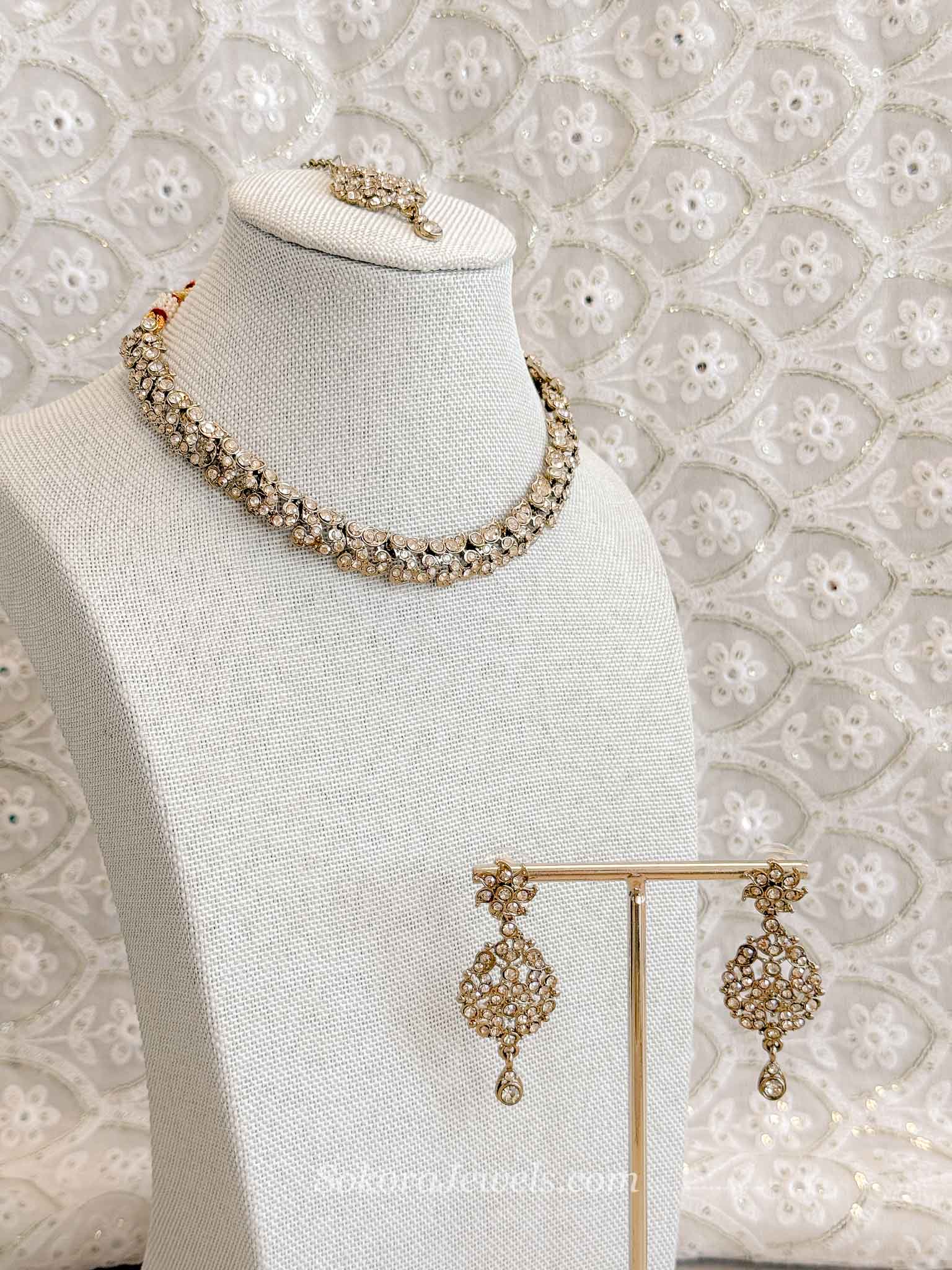 Katie Small Golden Necklace Set