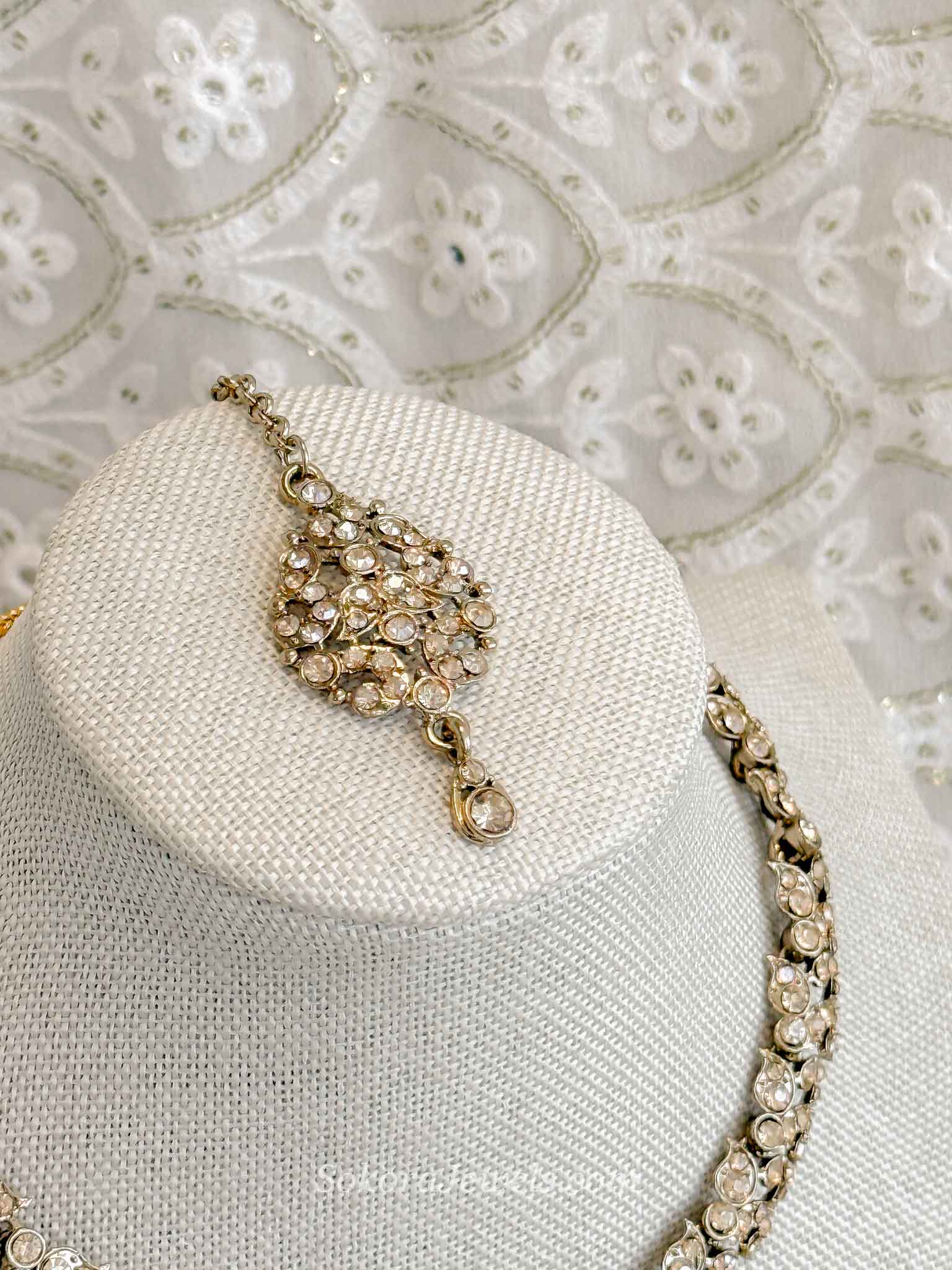 Katie Small Golden Necklace Set