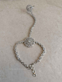 Alaana Diamante Hand Harness
