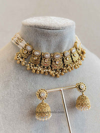 Akshita Kundan Necklace Set