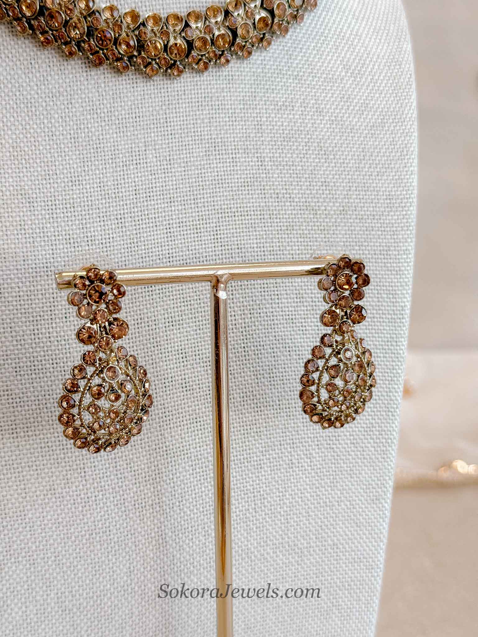 Saira Small Golden Necklace Set