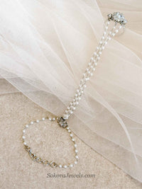 Simple Silver & Pearl Hand Harness