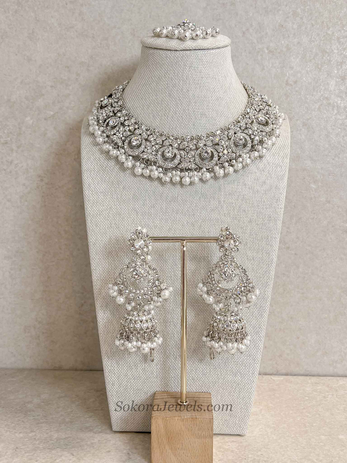 Simmi Silver Necklace Set