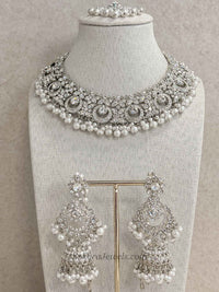 Simmi Silver Necklace Set