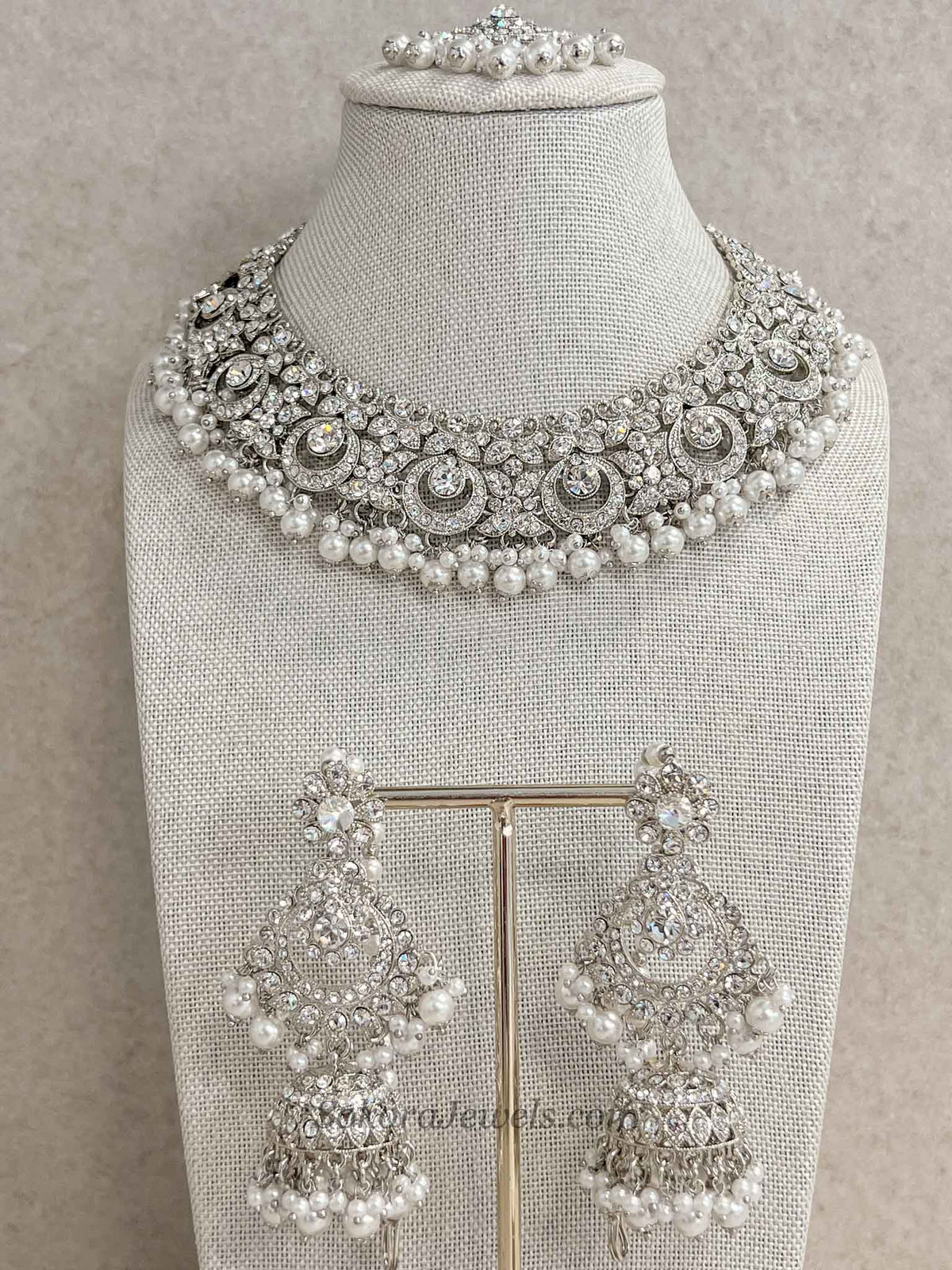 Simmi Silver Necklace Set