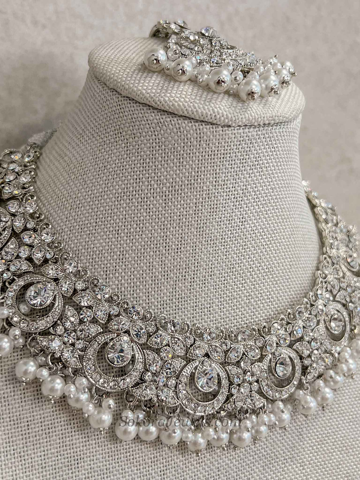 Simmi Silver Necklace Set