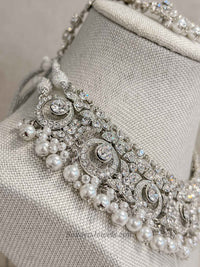 Simmi Silver Necklace Set