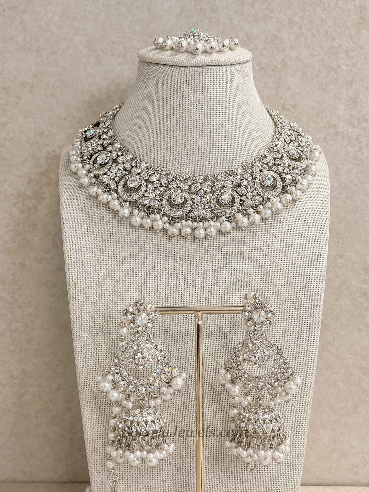 Simmi Silver Necklace Set