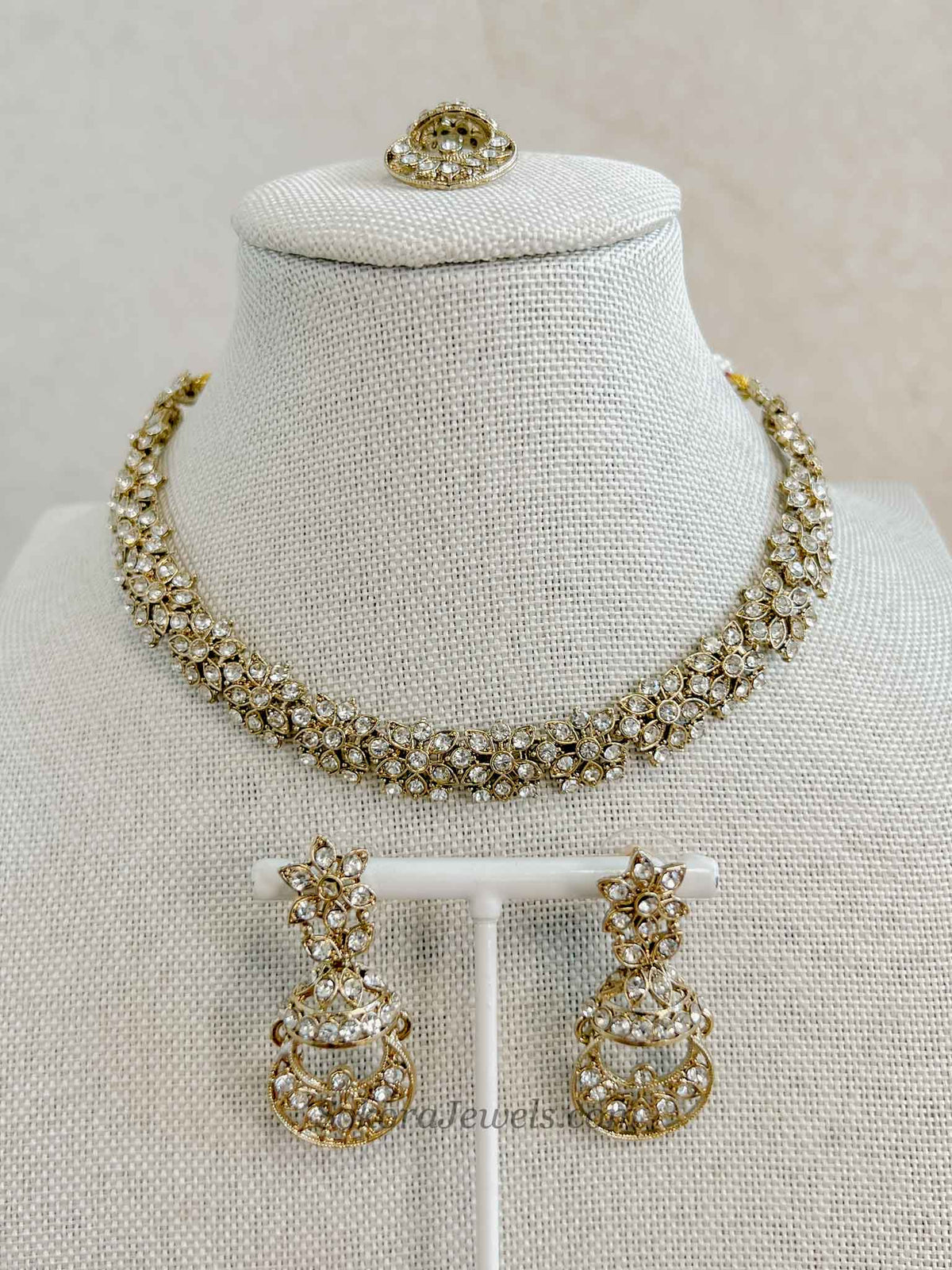Marie Small Golden Necklace Set