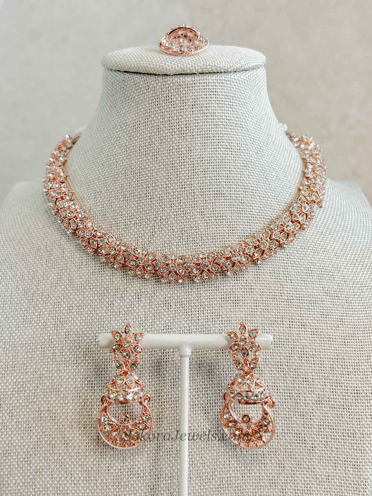 Marie Small Golden Necklace Set