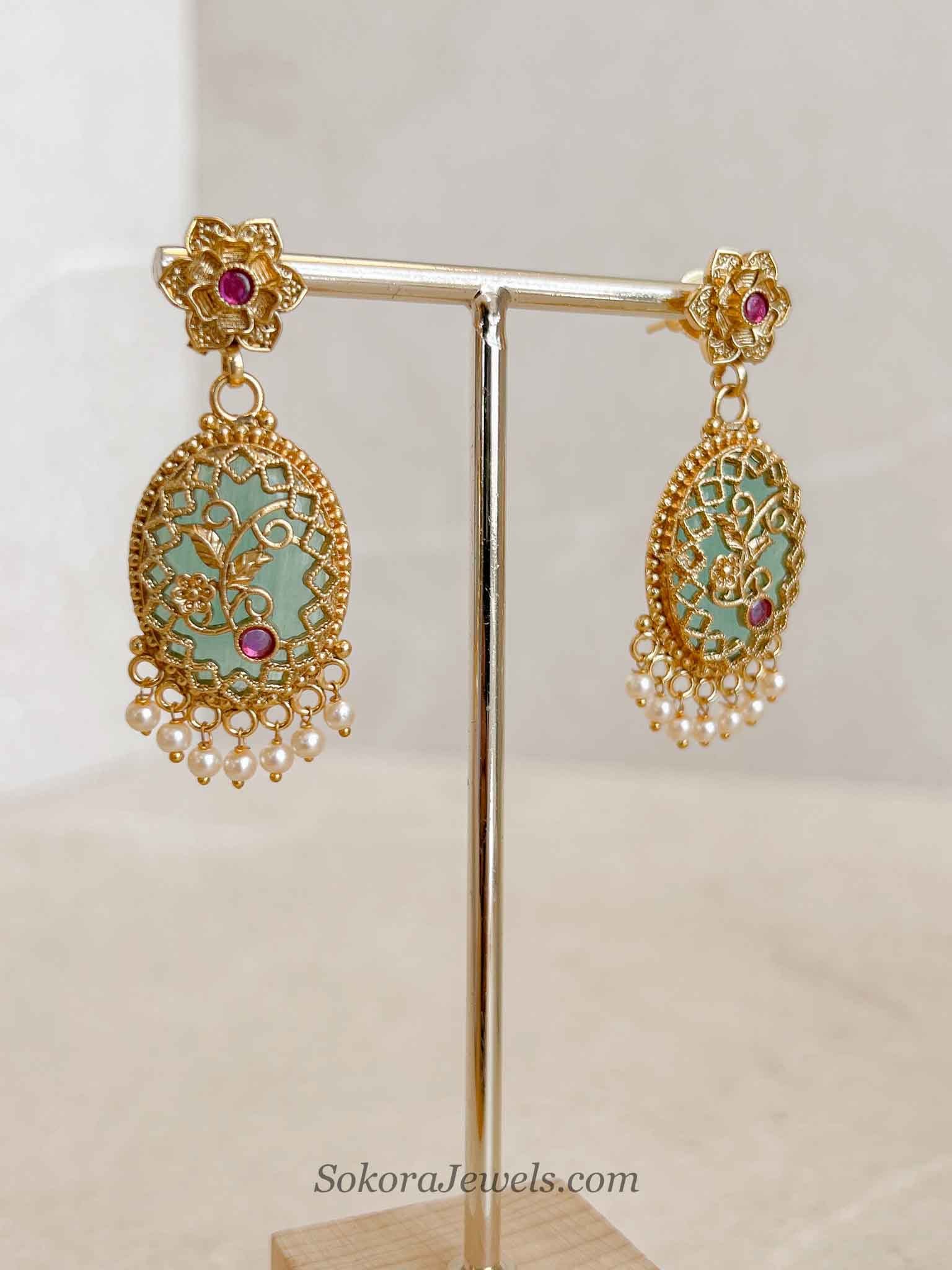 Pearly Green & Ruby Motif Choker set