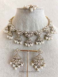 Hafsa Faux Kundan Set