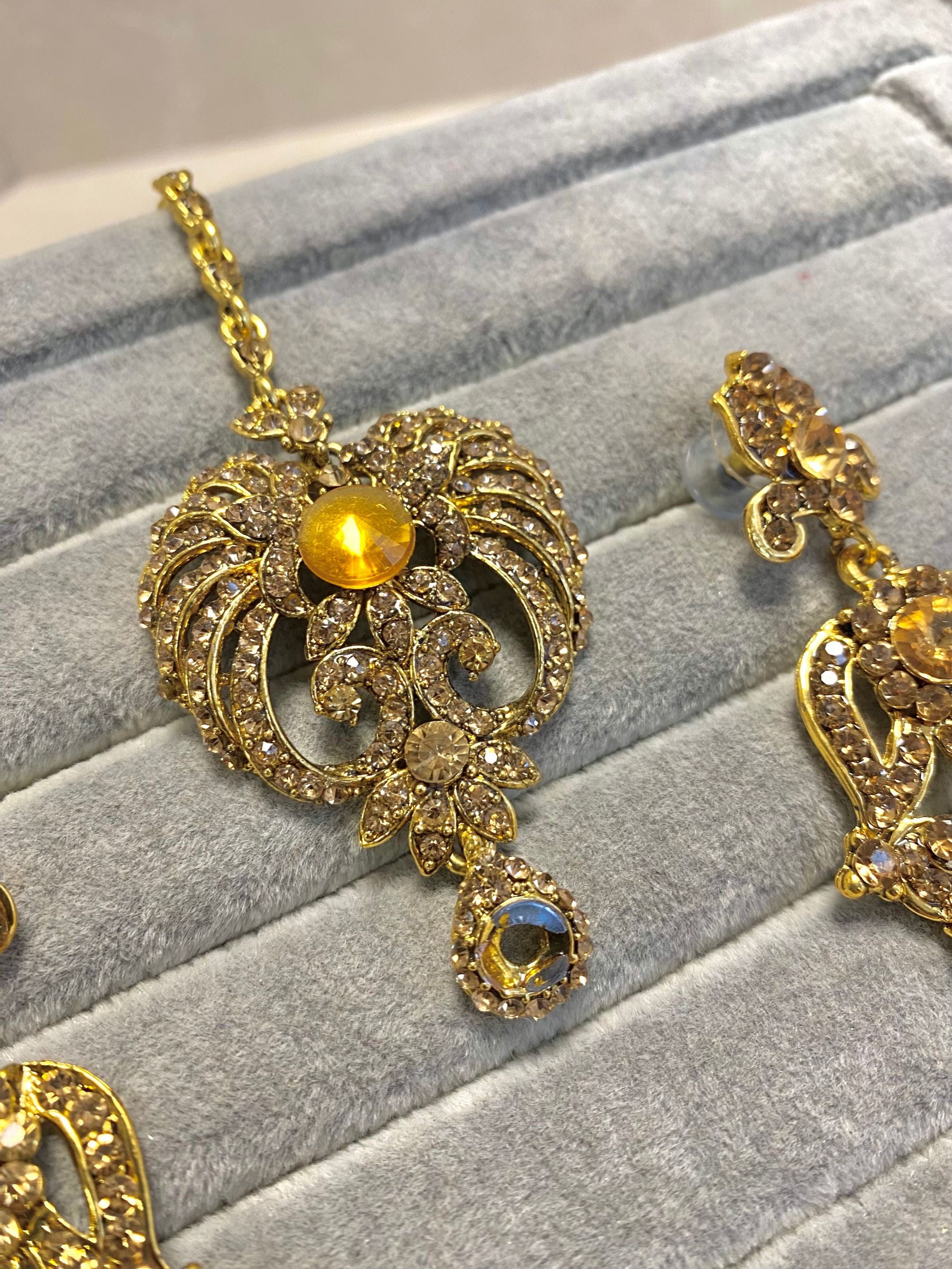 SLIGHTLY IMPERFECT: Antique Gold Earring & Tikka Set