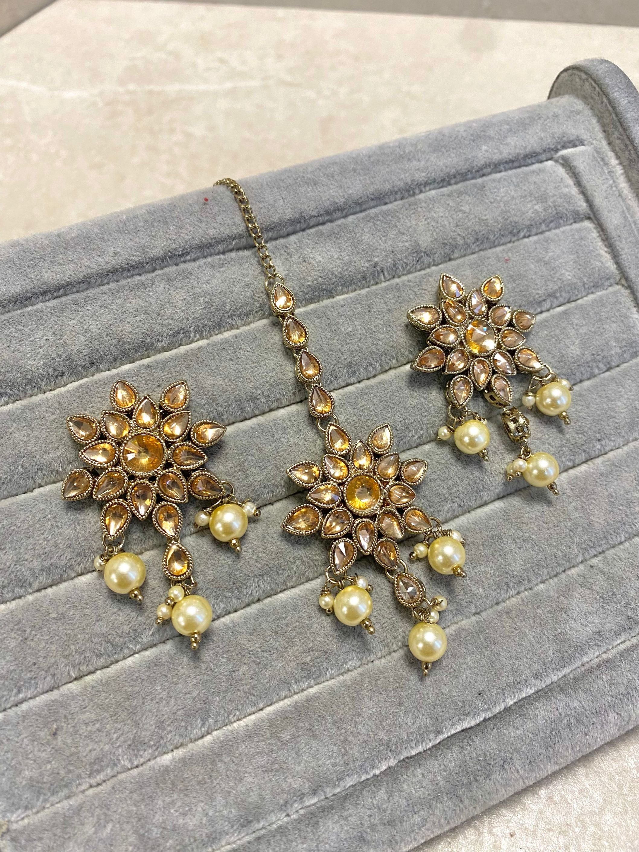 Antique Gold Earring & Tikka Set