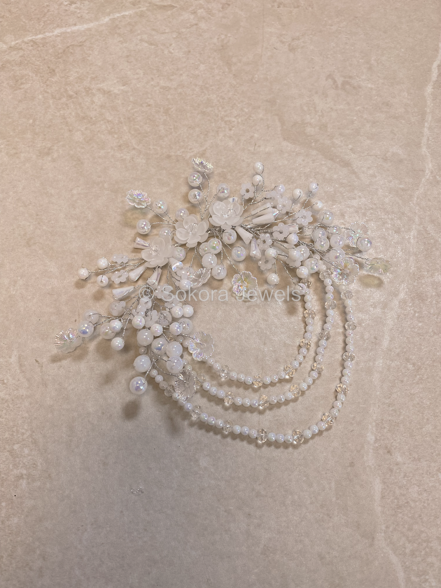 White Pearl & Flower Detail Hair Accessory