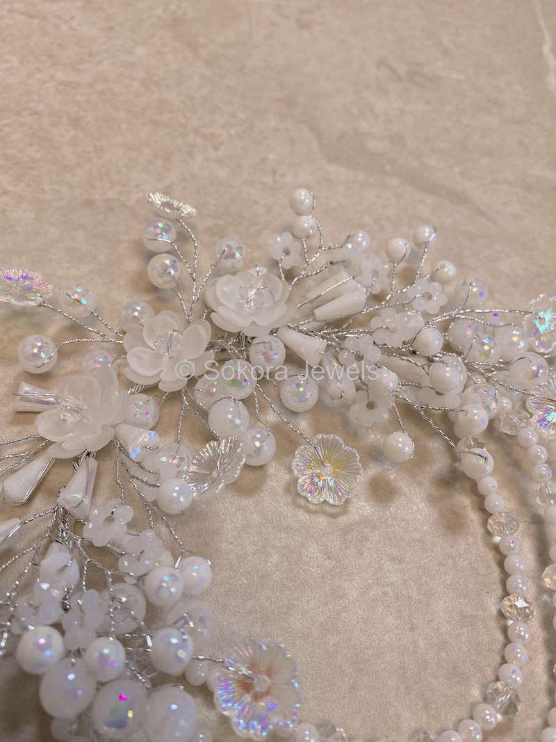 White Pearl & Flower Detail Hair Accessory