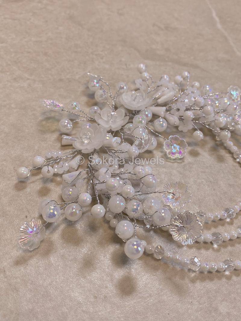 White Pearl & Flower Detail Hair Accessory