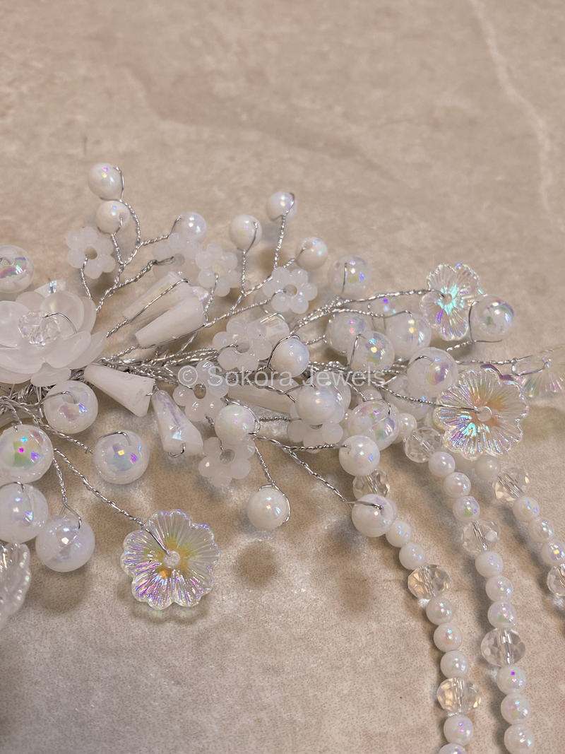 White Pearl & Flower Detail Hair Accessory