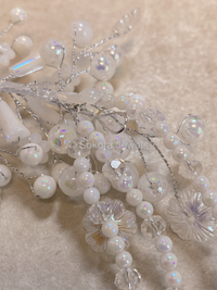 White Pearl & Flower Detail Hair Accessory