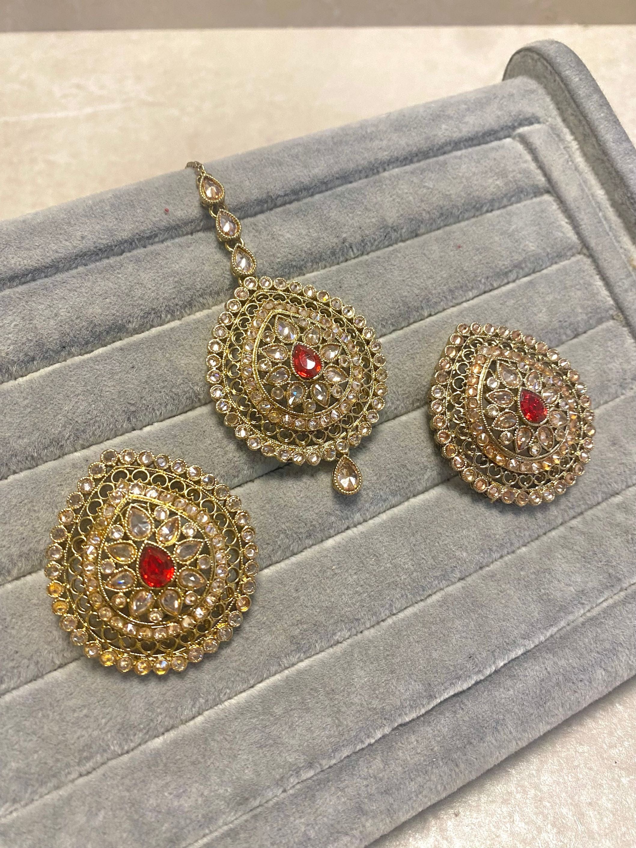 Mukta Earring & Tikka Set - Red/Champagne