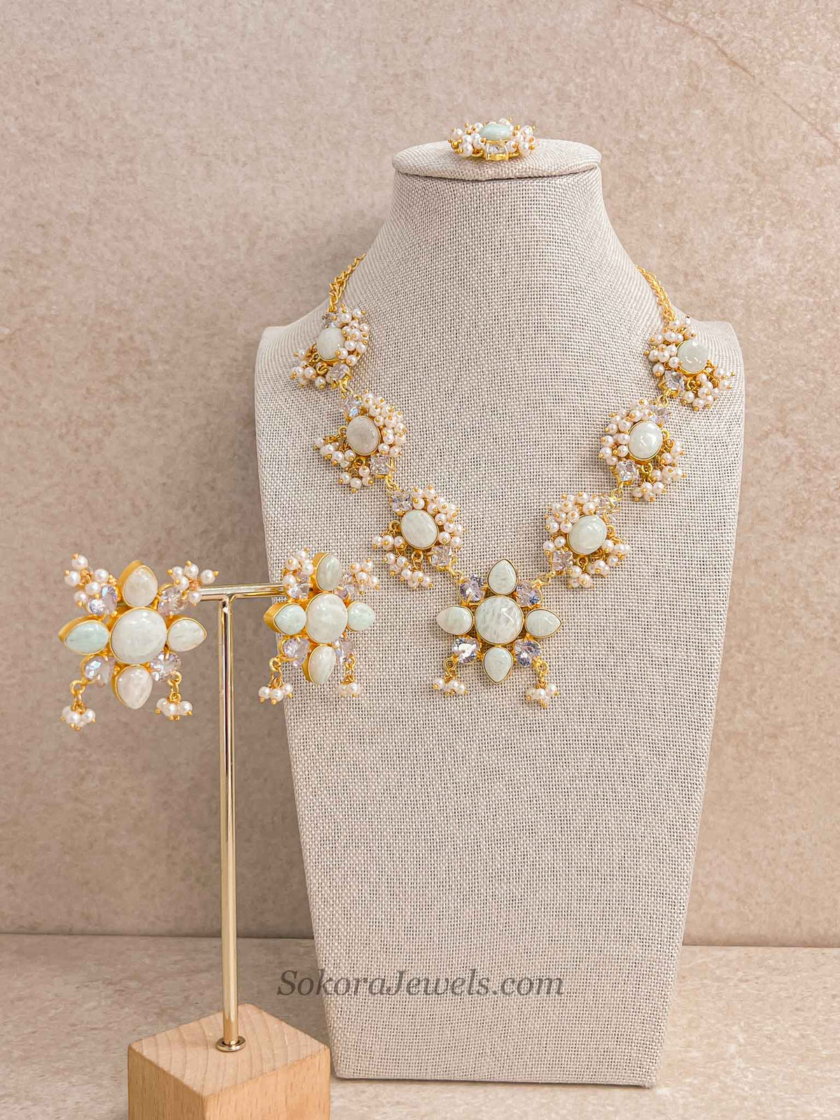Pale Mint Oval Stone Necklace Set