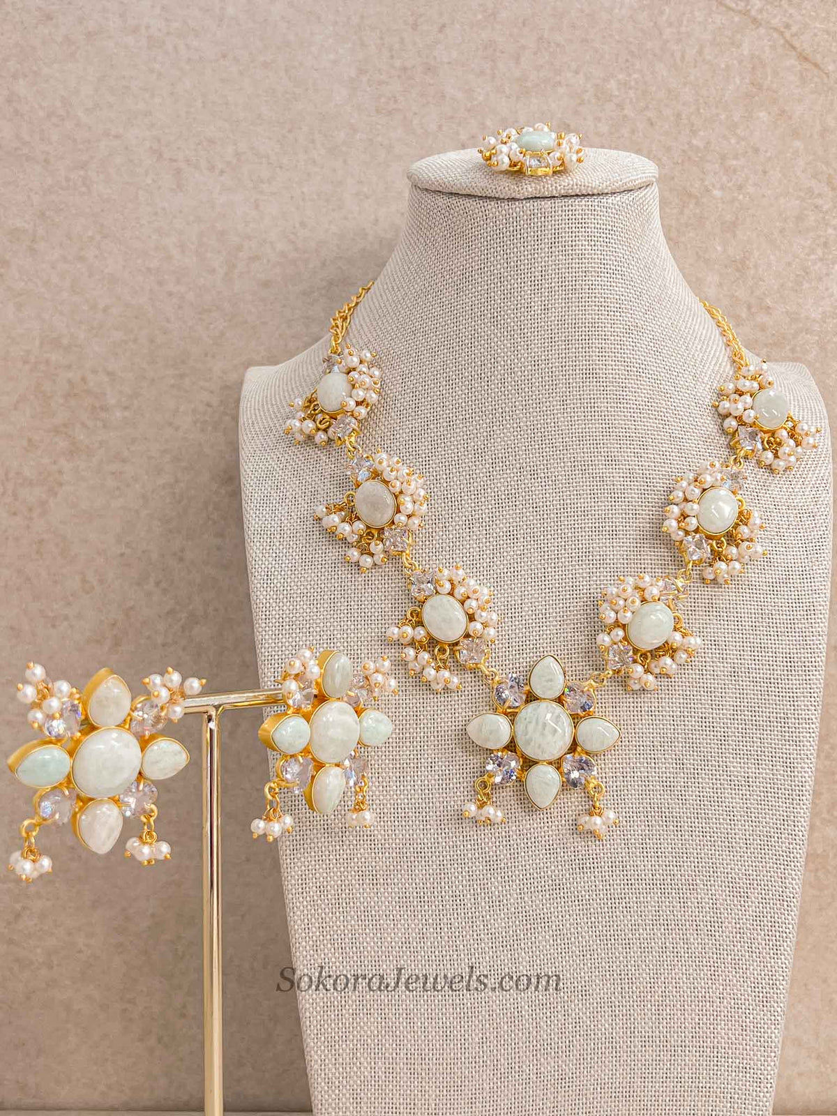 Pale Mint Oval Stone Necklace Set