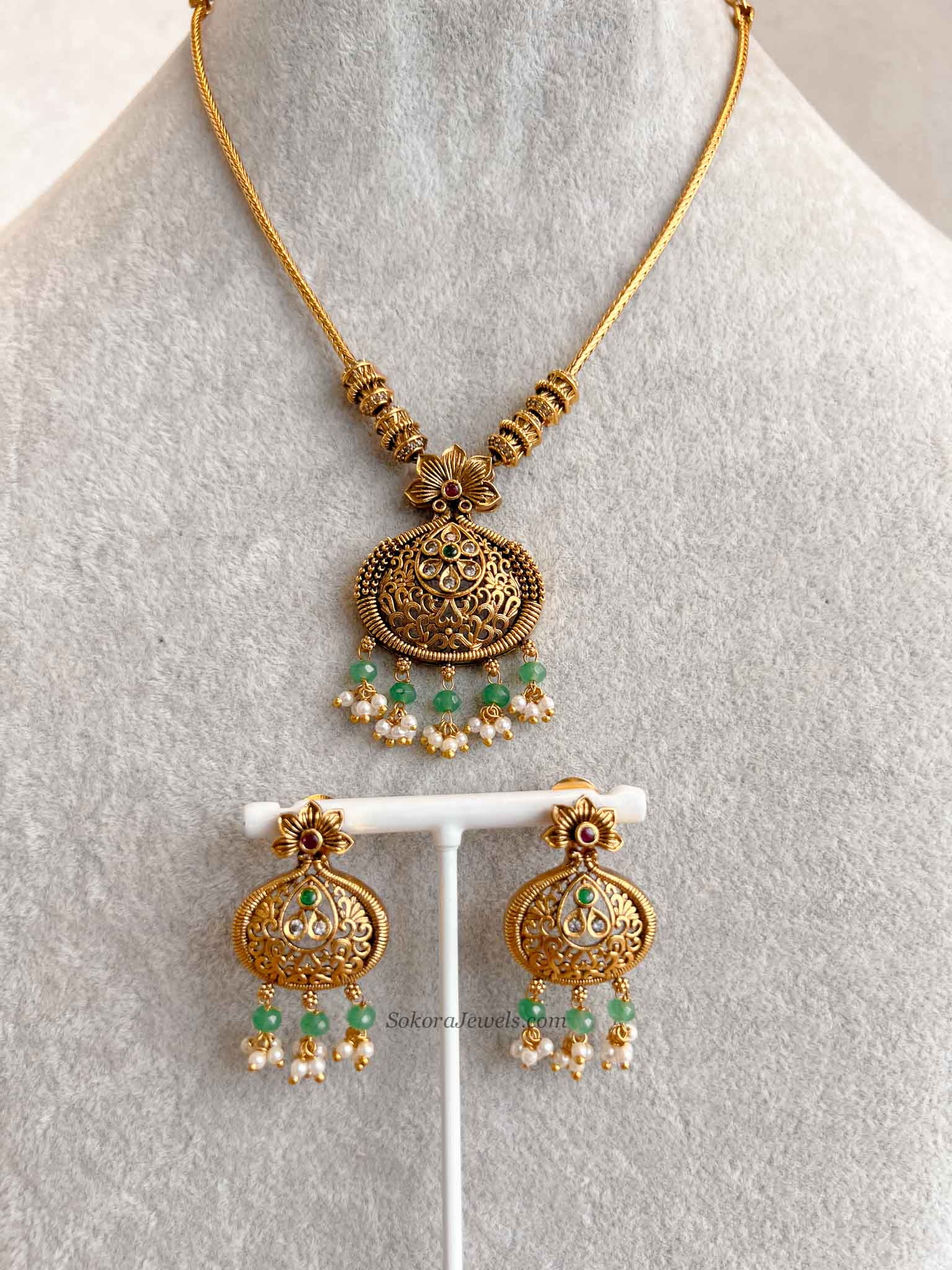 Green Heritage Simple Pendant Necklace Set