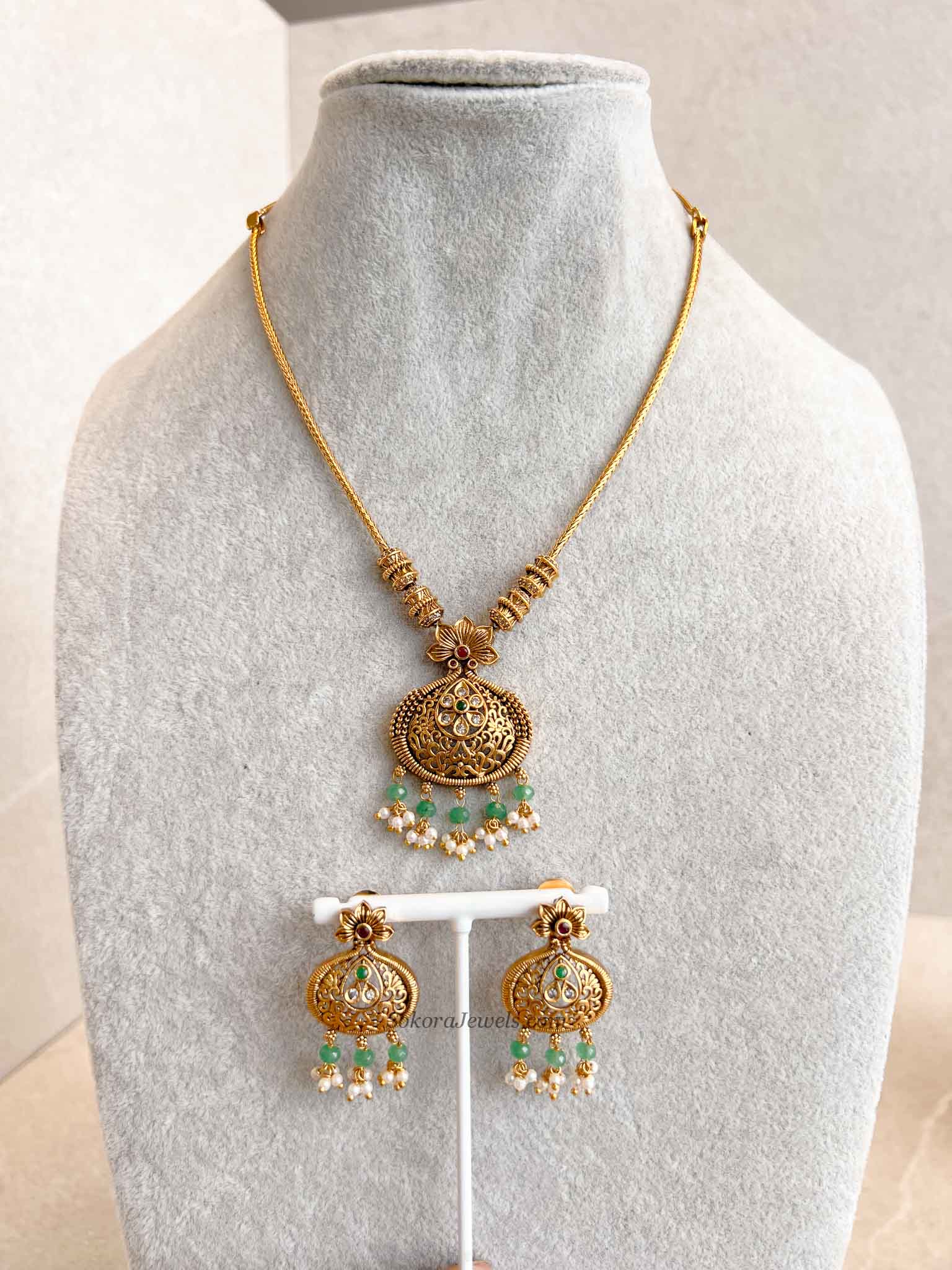 Green Heritage Simple Pendant Necklace Set