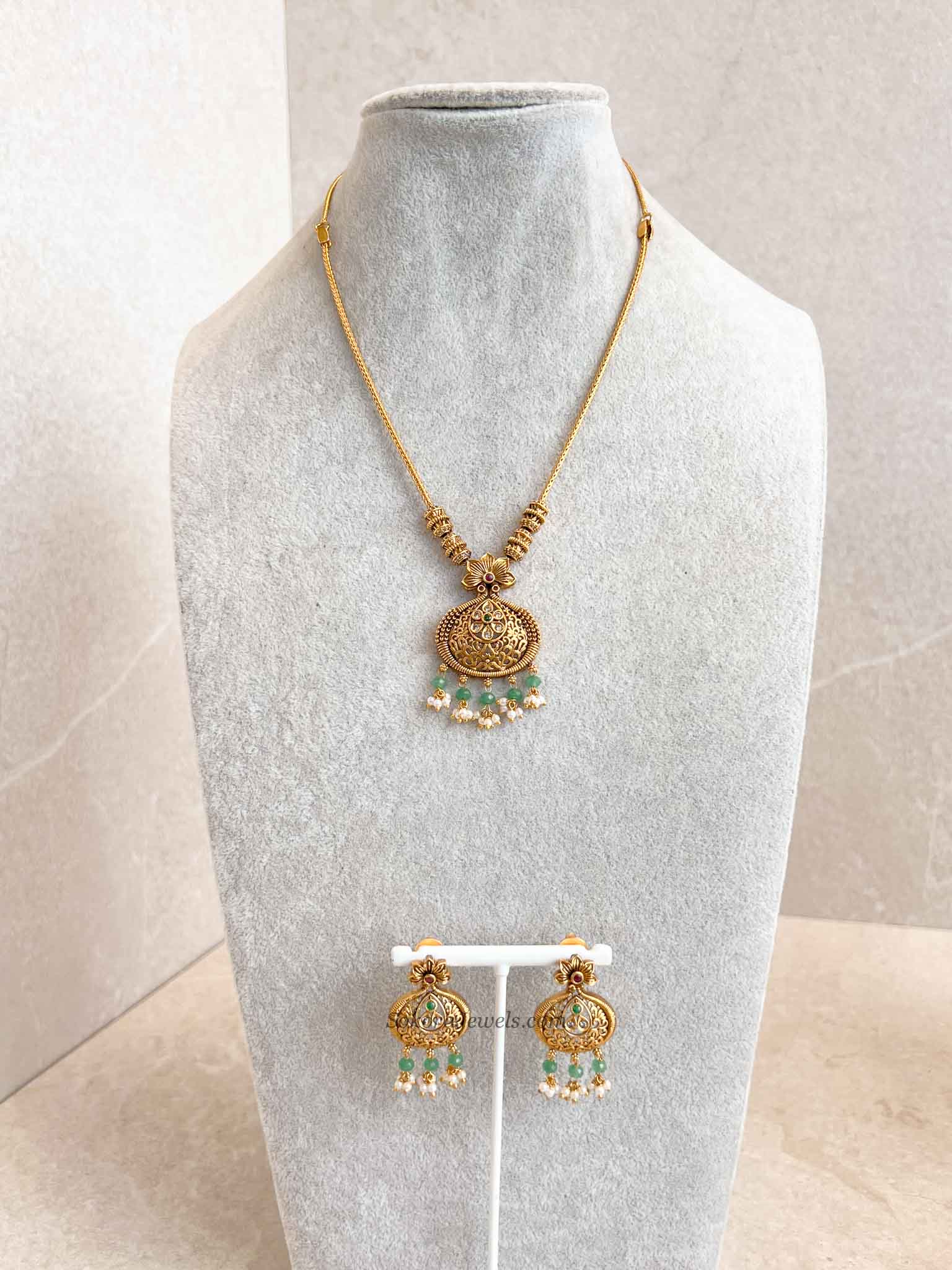 Green Heritage Simple Pendant Necklace Set