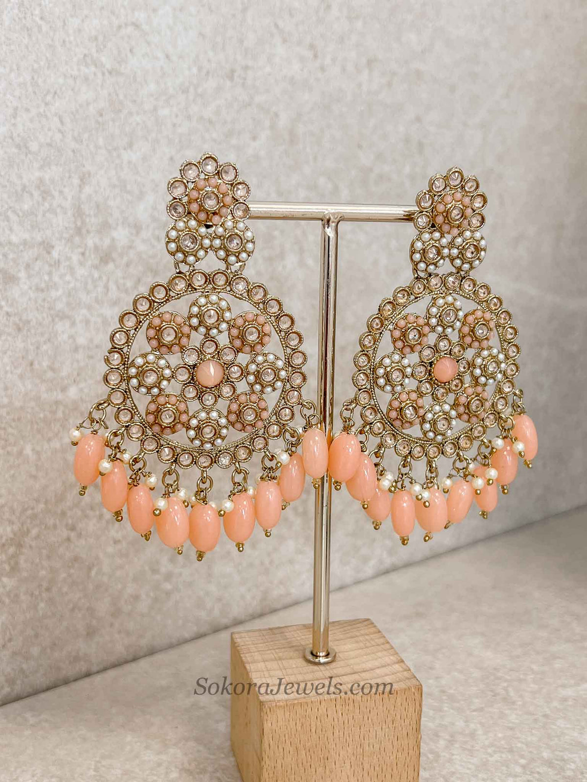 Faiqa Antique Gold Necklace Set Peach
