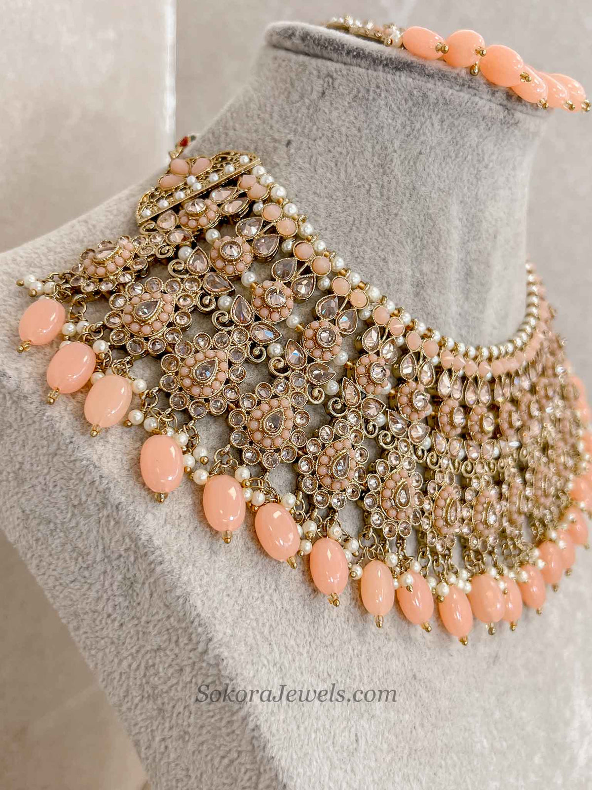 Faiqa Antique Gold Necklace Set Peach
