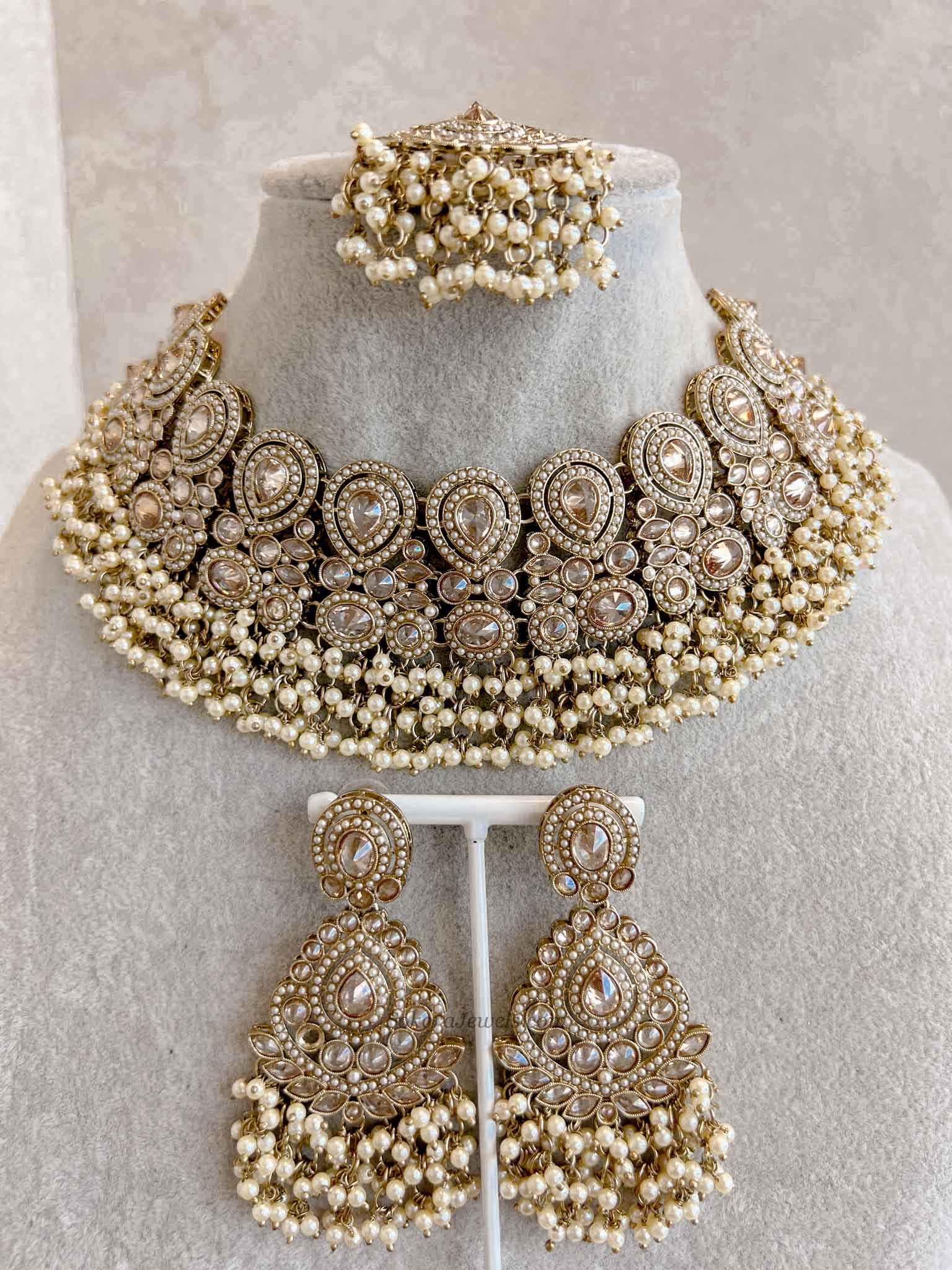 Colourful Antique Gold Necklace sets