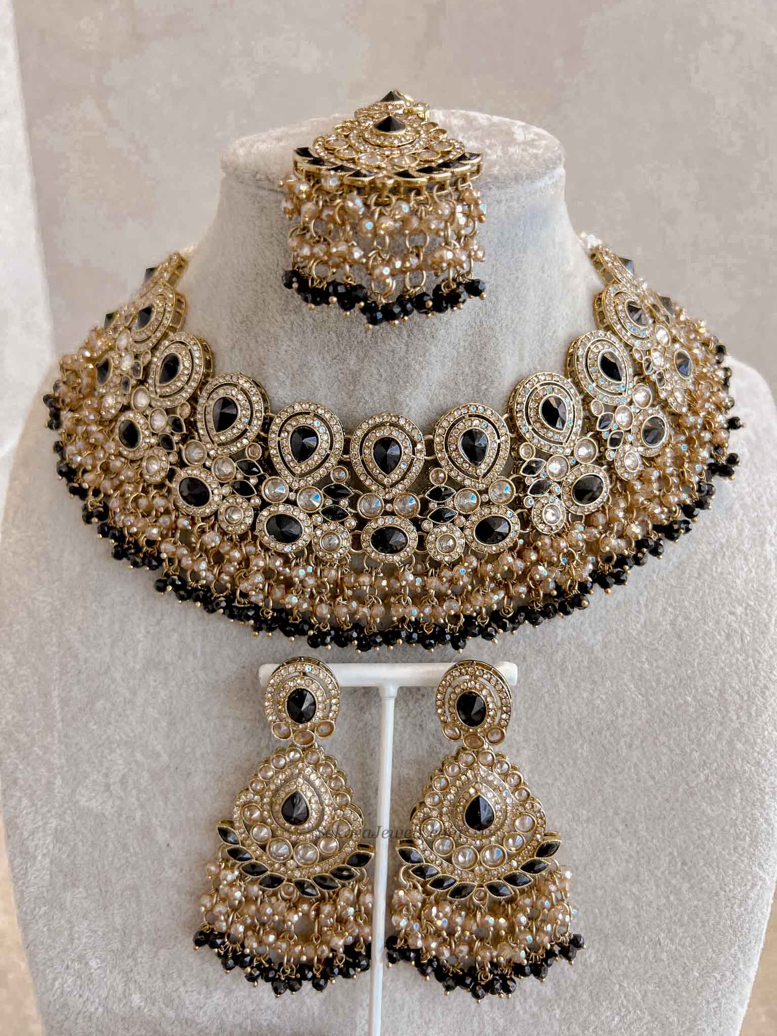 Colourful Antique Gold Necklace sets