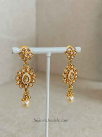Aadhya Delicate Gold Kundan Necklace Set - SOKORA JEWELSAadhya Delicate Gold Kundan Necklace SetNECKLACE SETS