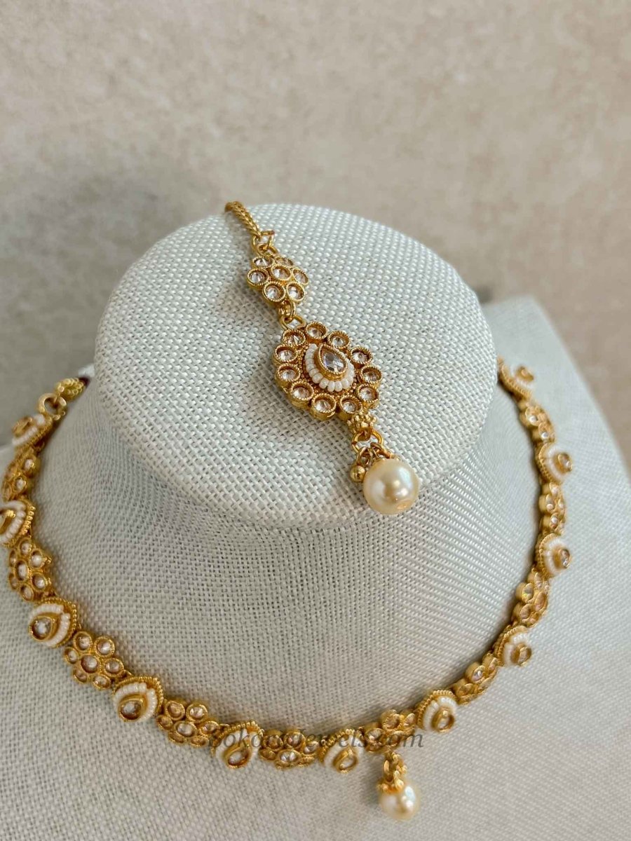 Aadhya Delicate Gold Kundan Necklace Set - SOKORA JEWELSAadhya Delicate Gold Kundan Necklace SetNECKLACE SETS