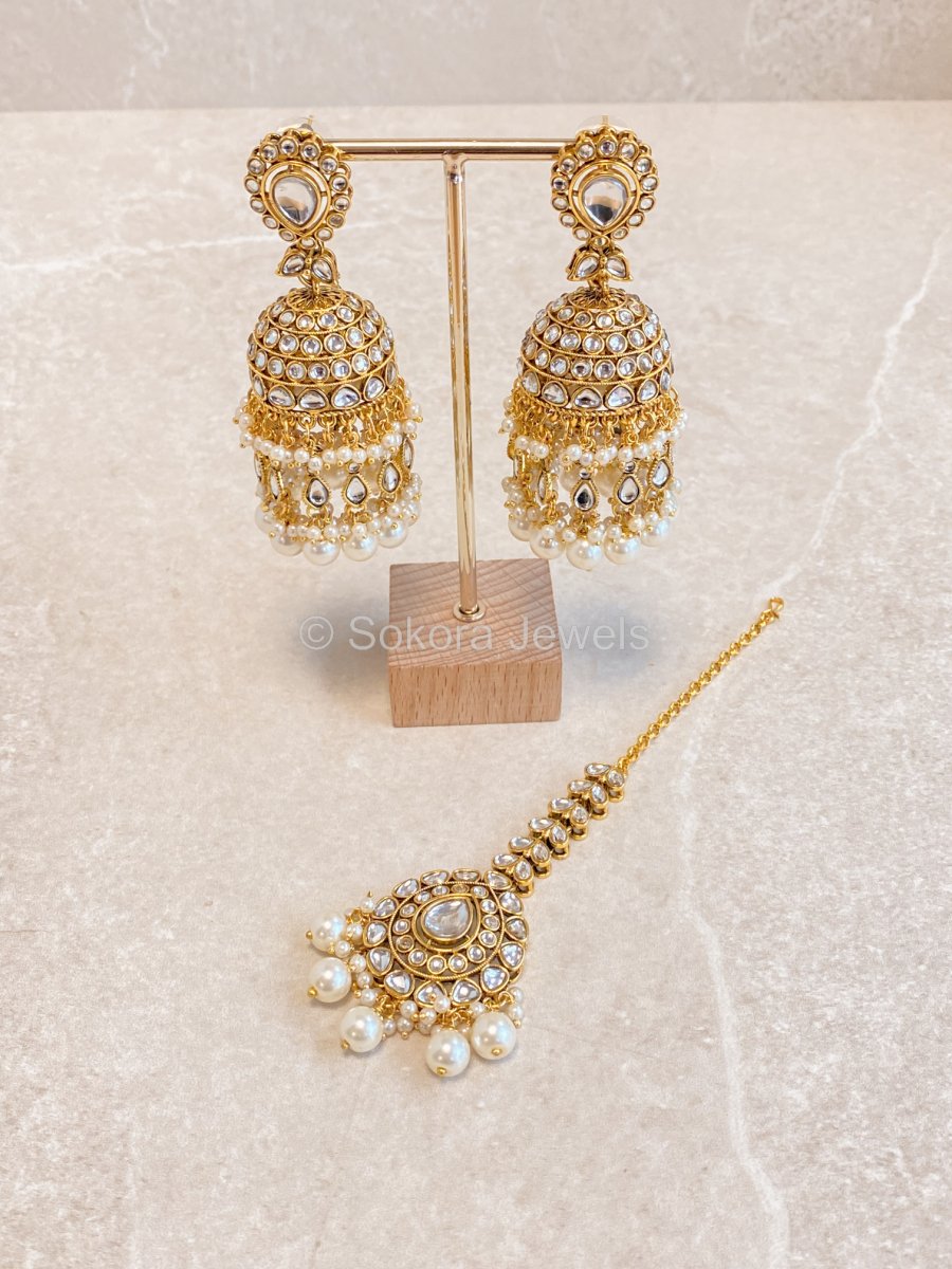 Adara Faux Kundan Earring & Tikka Set - Pearl - SOKORA JEWELSAdara Faux Kundan Earring & Tikka Set - Pearl