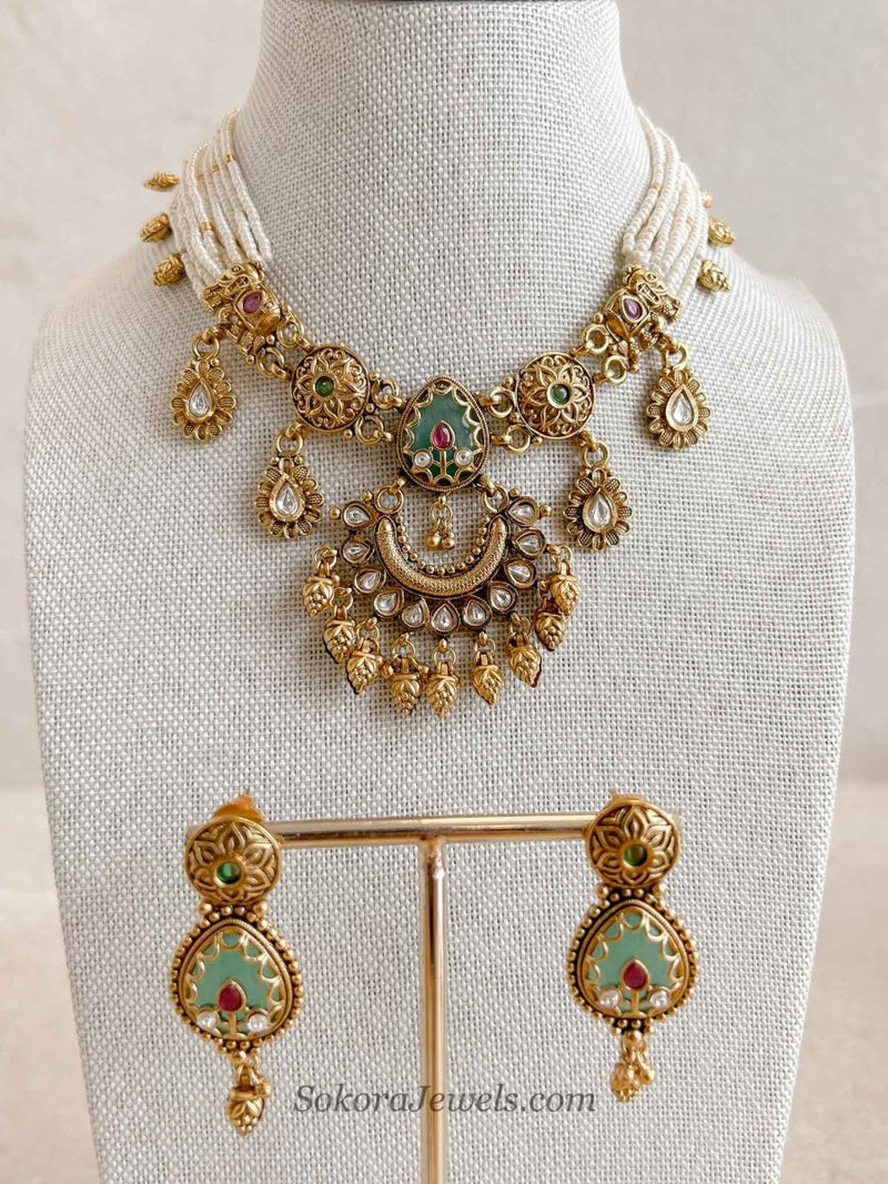 Ameera Light Green Kundan Choker Set - SOKORA JEWELSAmeera Light Green Kundan Choker Set