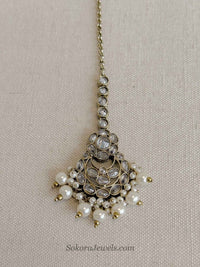 Antique Gold Crystal & Pearl Drop Maang Tikka - SOKORA JEWELSAntique Gold Crystal & Pearl Drop Maang Tikka