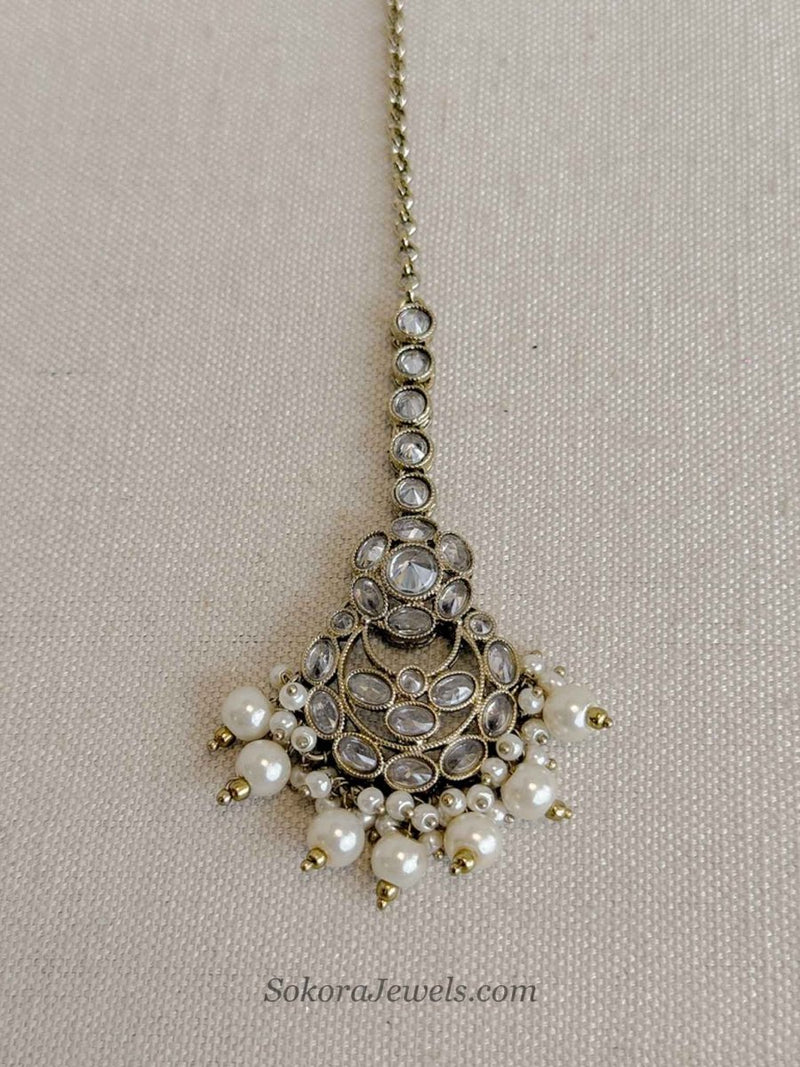 Antique Gold Crystal & Pearl Drop Maang Tikka - SOKORA JEWELSAntique Gold Crystal & Pearl Drop Maang Tikka