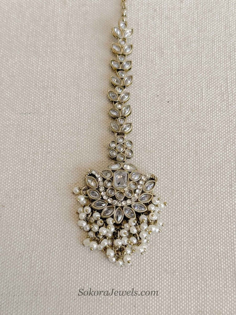 Antique Gold Crystal & Pearl Maang Tikka - SOKORA JEWELSAntique Gold Crystal & Pearl Maang Tikka