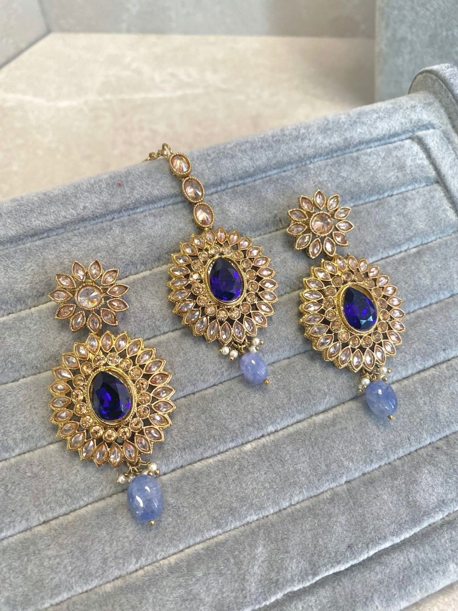 Antique Gold Earring and Tikka set - SOKORA JEWELSAntique Gold Earring and Tikka set