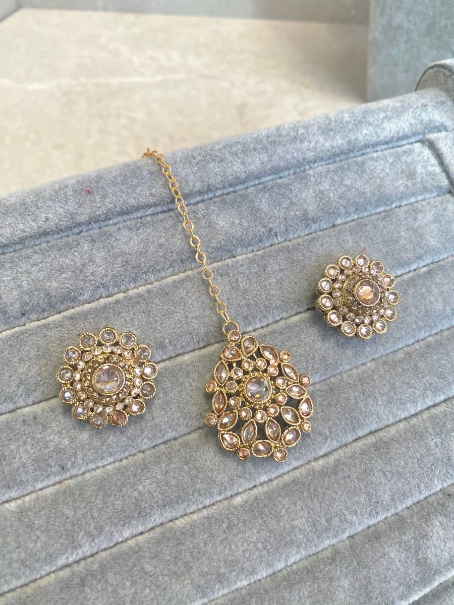 Antique Gold Earring and Tikka set - SOKORA JEWELSAntique Gold Earring and Tikka set