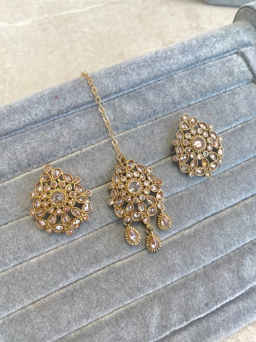 Antique Gold Earring and Tikka set - SOKORA JEWELSAntique Gold Earring and Tikka set