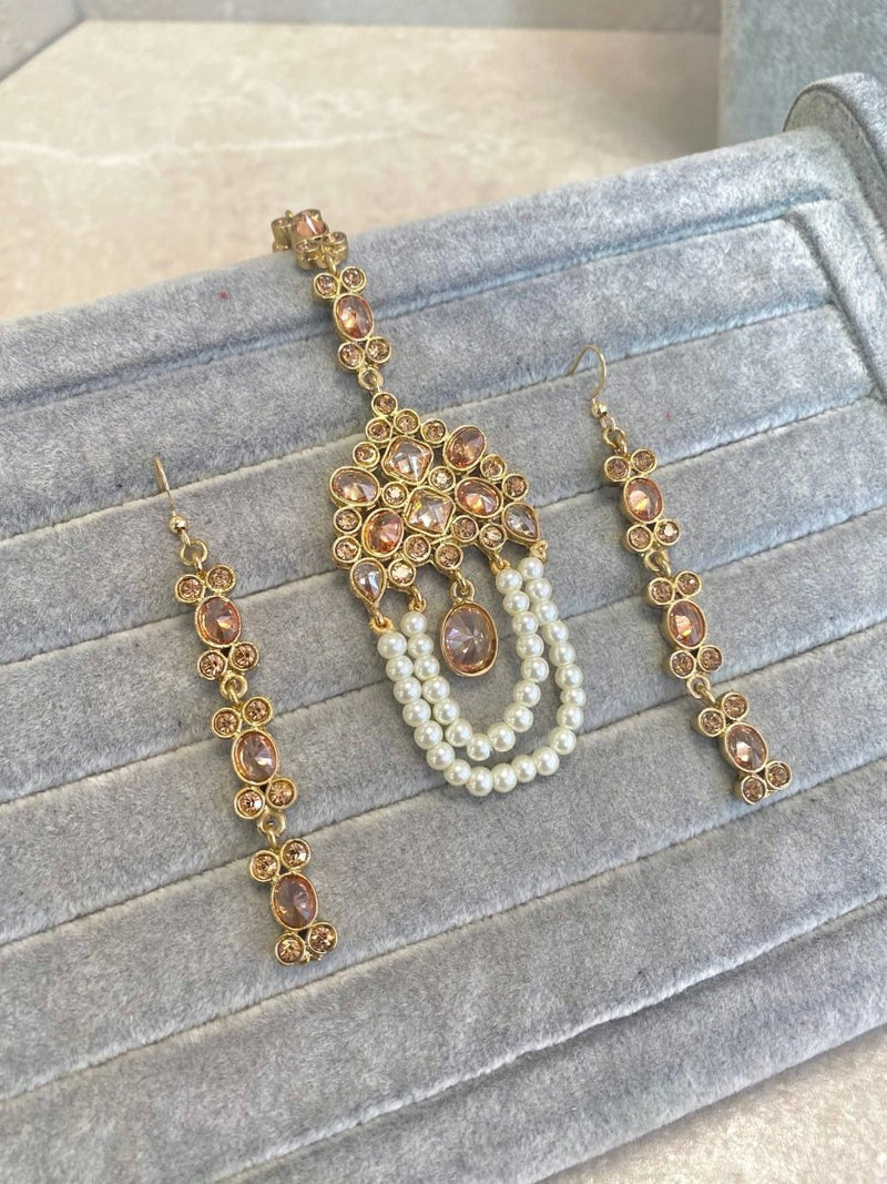 Antique Gold Earring and Tikka set - SOKORA JEWELSAntique Gold Earring and Tikka set